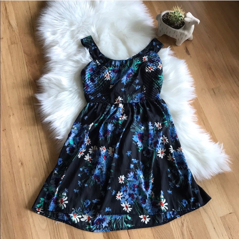 ❄️UO Band of Gypsies cross back floral dress❄️